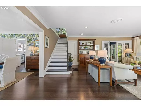 16625 PACIFIC HWY, Lake Oswego, OR 97034