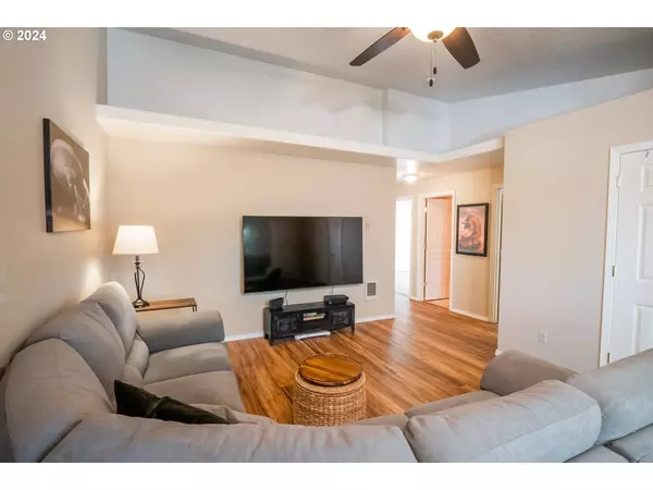 2108 WILSON CT, Cottage Grove, OR 97424