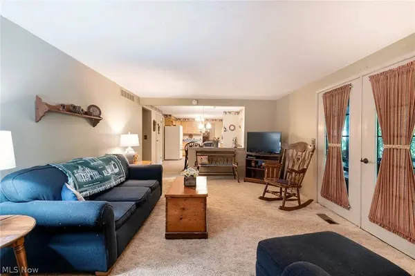 939 Sharon Hogue RD, Masury, OH 44438