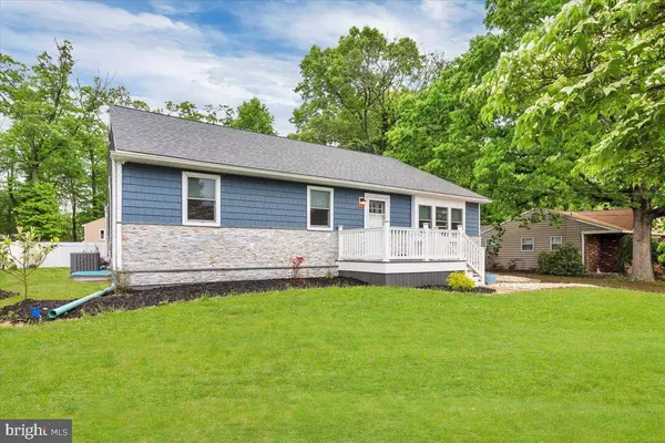 21 SUMMIT AVE, Berlin, NJ 08009