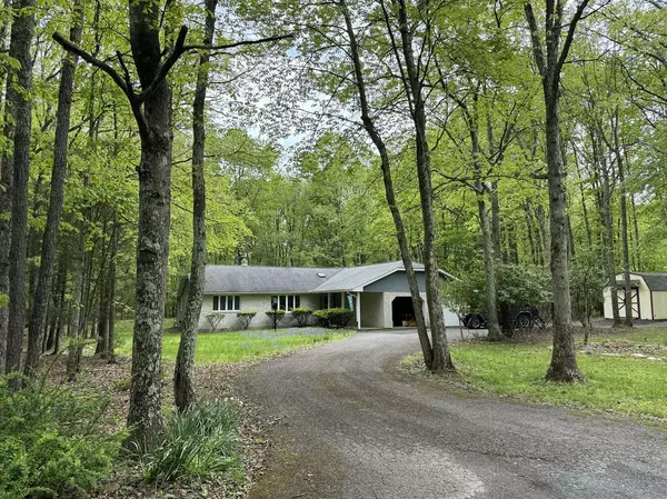 282 Squirrelwood Ct, Effort, PA 18330-9269