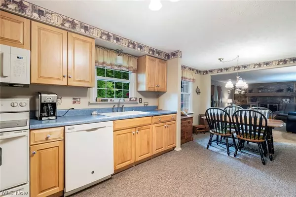 939 Sharon Hogue RD, Masury, OH 44438