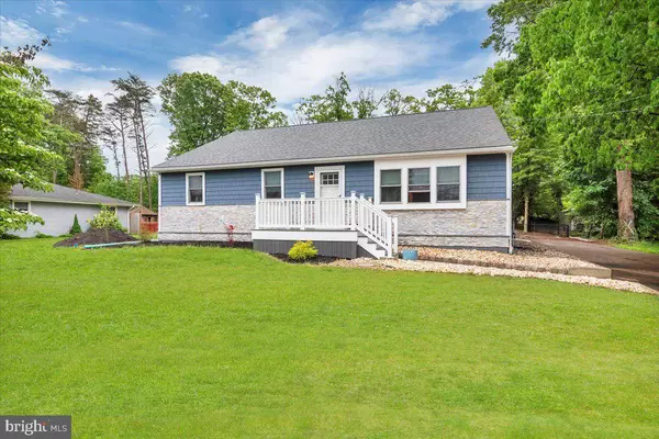 21 SUMMIT AVE, Berlin, NJ 08009