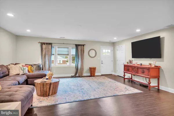 21 SUMMIT AVE, Berlin, NJ 08009