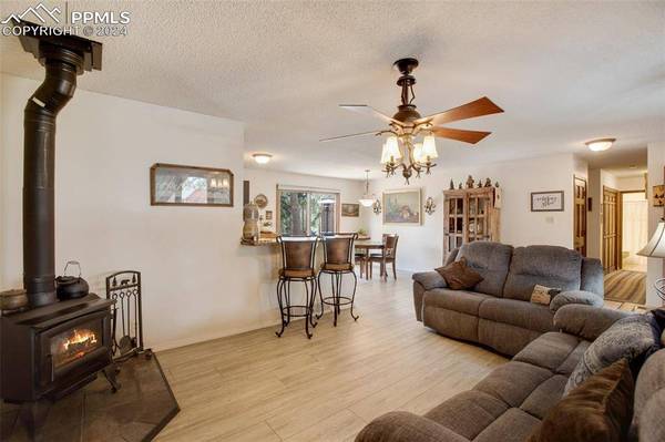 1851 Navajo TRL, Woodland Park, CO 80863