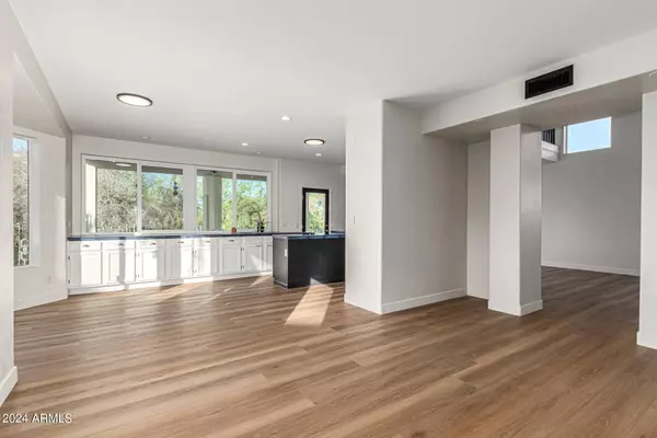 4922 E MONTE Way, Phoenix, AZ 85044