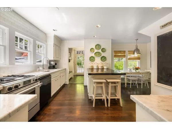 16625 PACIFIC HWY, Lake Oswego, OR 97034