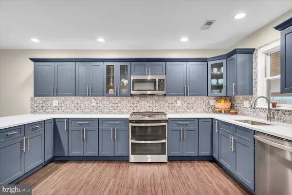 21 SUMMIT AVE, Berlin, NJ 08009