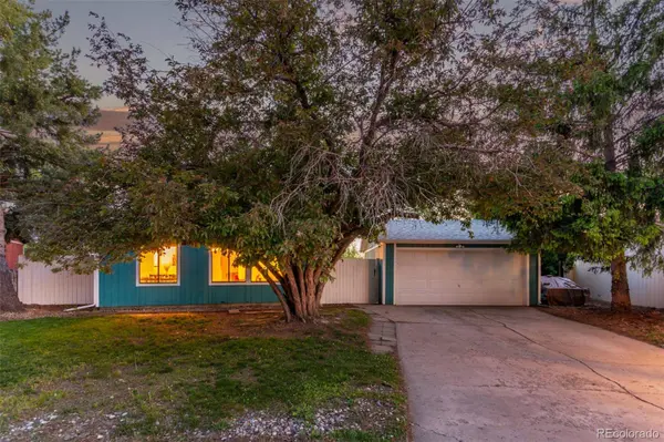 943 Yew CT, Longmont, CO 80504