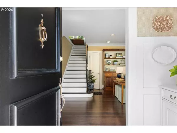 16625 PACIFIC HWY, Lake Oswego, OR 97034