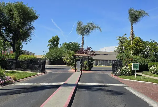 1190 S Winery Avenue S, Fresno, CA 93727