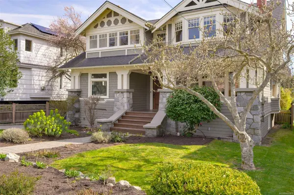 163 Bushby St, Victoria, BC V8S 1B5