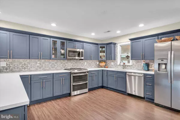 21 SUMMIT AVE, Berlin, NJ 08009