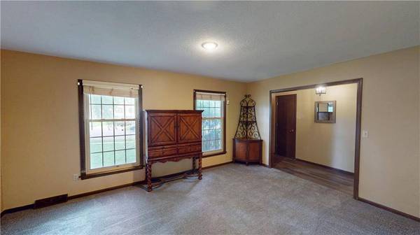 7210 Flint DR, Shawnee, KS 66203