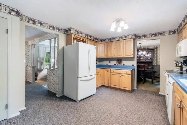 939 Sharon Hogue RD, Masury, OH 44438