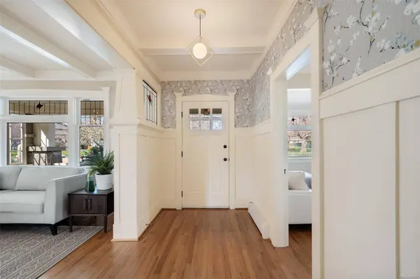 163 Bushby St, Victoria, BC V8S 1B5