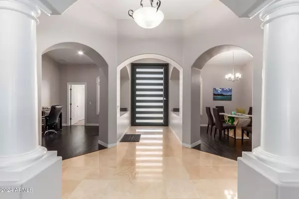 913 E ELMWOOD Place, Chandler, AZ 85249