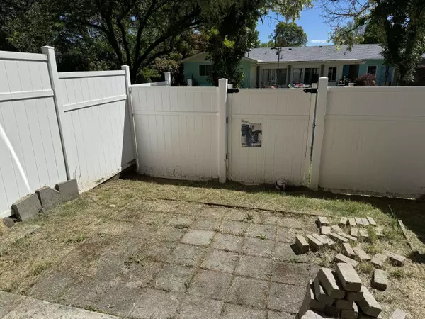 2030 Brookhurst St #40, Medford, OR 97504