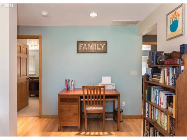 41500 SE VISTA LOOP DR, Sandy, OR 97055