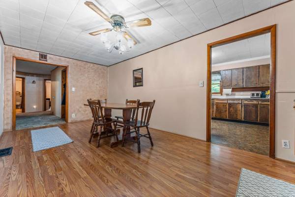 596 Fording Rd, New Castle, PA 16101-8616