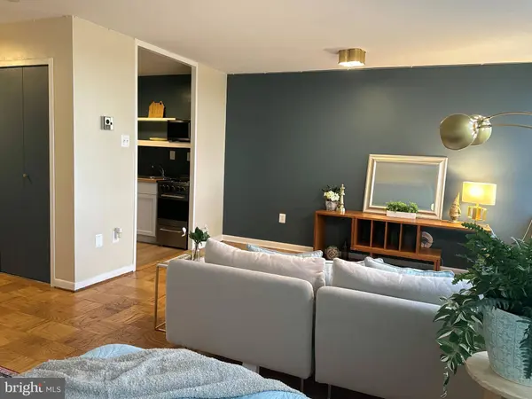 6641 WAKEFIELD DR #701, Alexandria, VA 22307