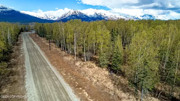 7935 N New Hope Farm RD, Wasilla, AK 99654