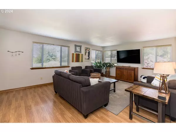 41500 SE VISTA LOOP DR, Sandy, OR 97055