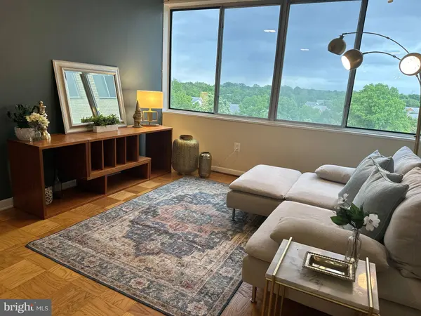 6641 WAKEFIELD DR #701, Alexandria, VA 22307