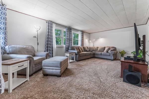 596 Fording Rd, New Castle, PA 16101-8616