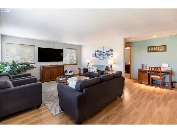 41500 SE VISTA LOOP DR, Sandy, OR 97055