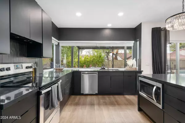 5731 E CLAIRE Drive, Scottsdale, AZ 85254