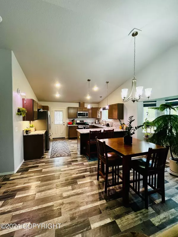 8000 E Sandstone DR, Wasilla, AK 99654