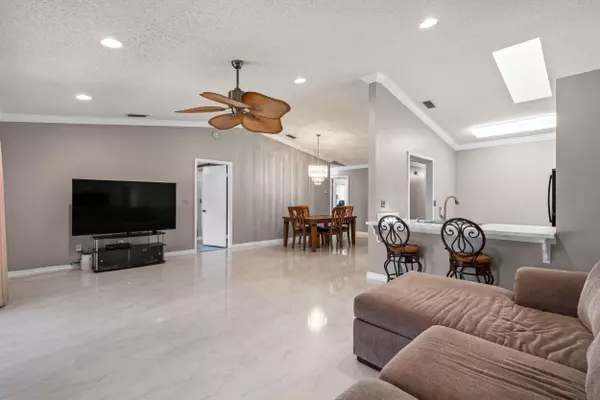 11 Flint WAY, Boynton Beach, FL 33426