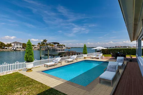 11085 6TH ST E, Treasure Island, FL 33706