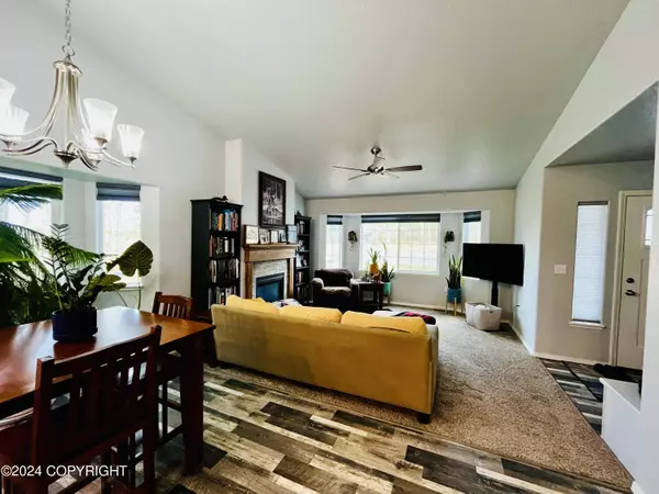 8000 E Sandstone DR, Wasilla, AK 99654