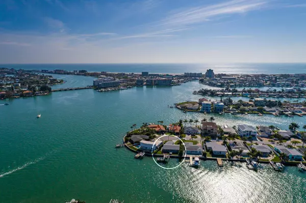 11085 6TH ST E, Treasure Island, FL 33706