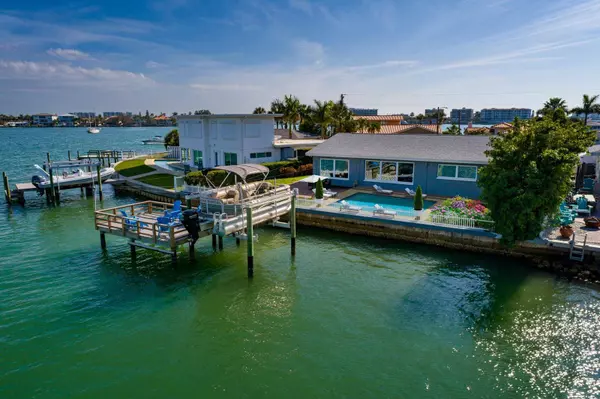 11085 6TH ST E, Treasure Island, FL 33706