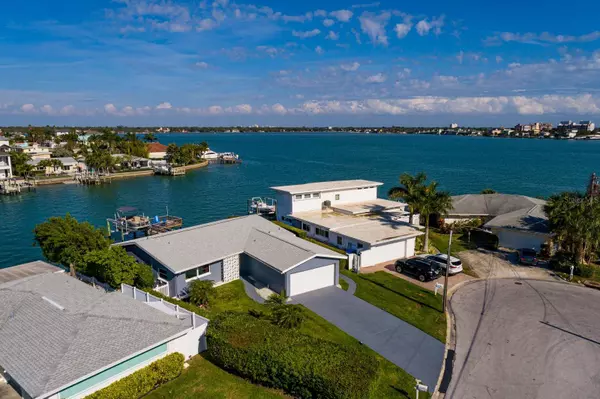 11085 6TH ST E, Treasure Island, FL 33706