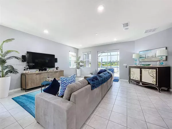 10628 Medford Lake Dr, Riverview, FL 33578