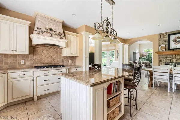 8181 Village CIR, Youngstown, OH 44514