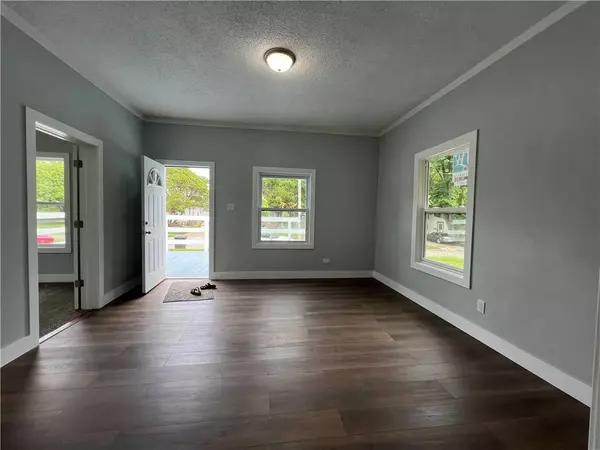 2216 E 13th Street, Des Moines, IA 50316