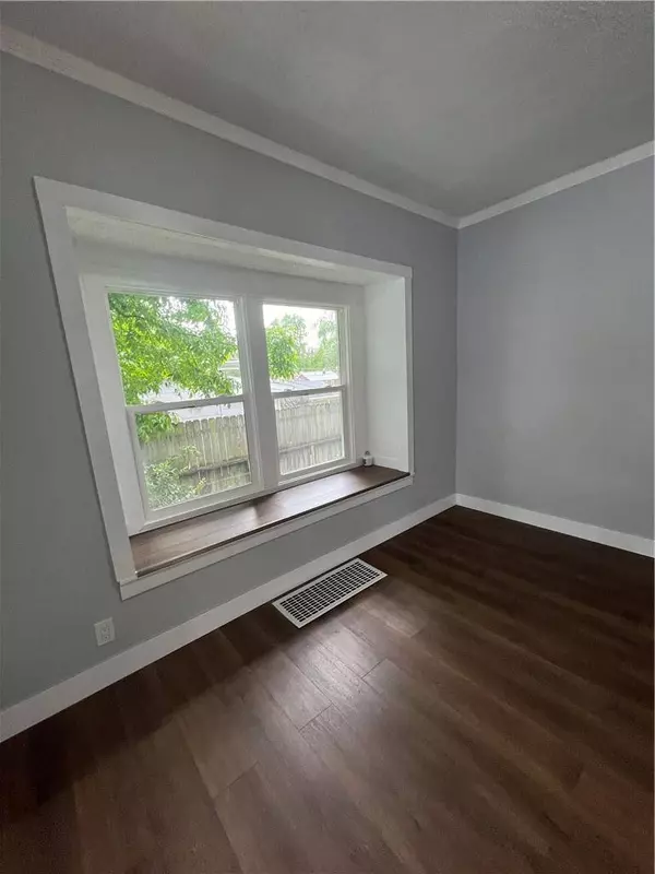 2216 E 13th Street, Des Moines, IA 50316