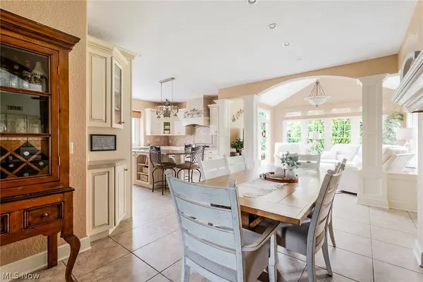 8181 Village CIR, Youngstown, OH 44514