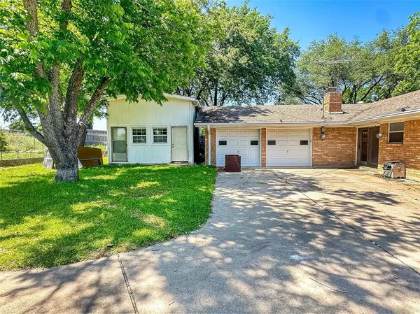1210 Mildred Lane, Benbrook, TX 76126