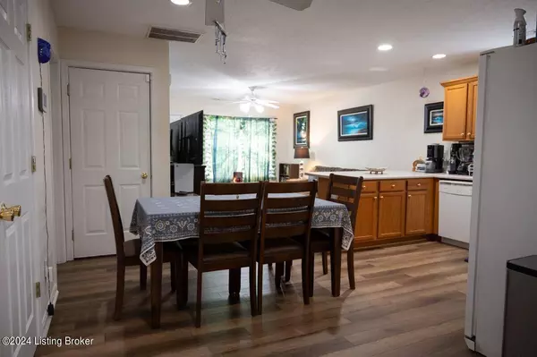 121 Clover Ct, Radcliff, KY 40160