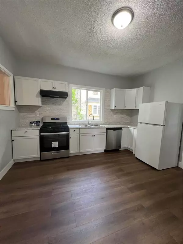 2216 E 13th Street, Des Moines, IA 50316