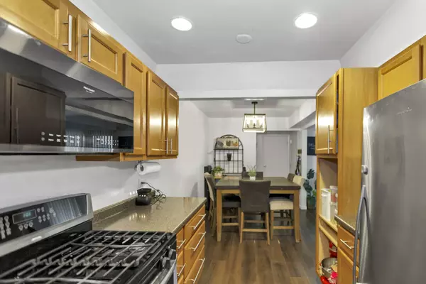 1760 Sessions Walk #B, Hoffman Estates, IL 60169