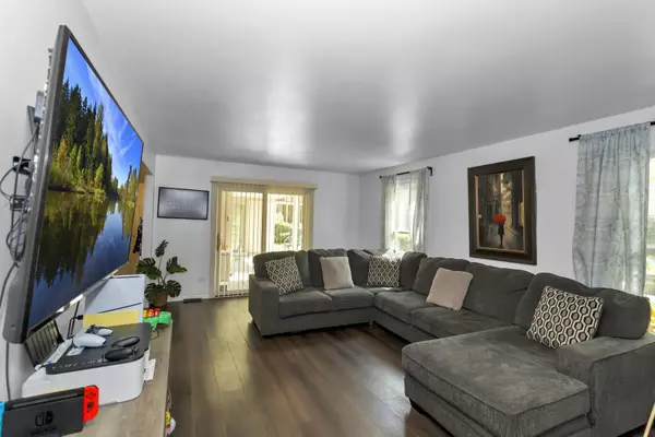 1760 Sessions Walk #B, Hoffman Estates, IL 60169