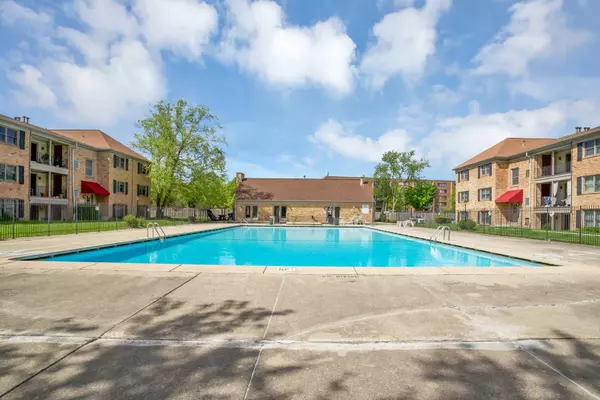 1760 Sessions Walk #B, Hoffman Estates, IL 60169