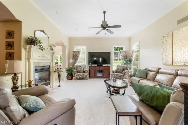 8181 Village CIR, Youngstown, OH 44514